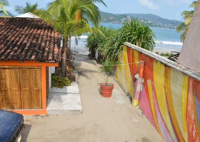 Suites Playa La Ropa El Pirata Guest house Zihuatanejo