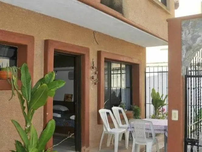 Suites Playa La Ropa El Pirata