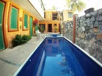 Guest house Suites Playa La Ropa El Pirata 2*