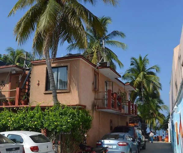 Suites Playa La Ropa El Pirata Zihuatanejo