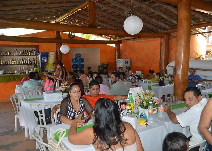 Suites Playa La Ropa El Pirata Guest house Zihuatanejo