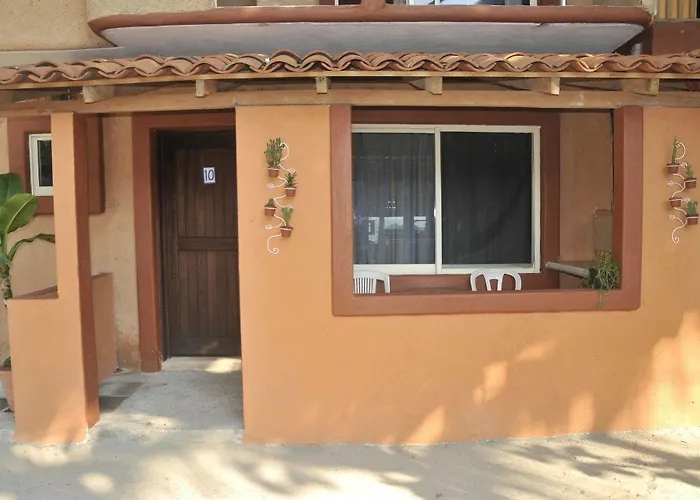 Guest house Suites Playa La Ropa El Pirata